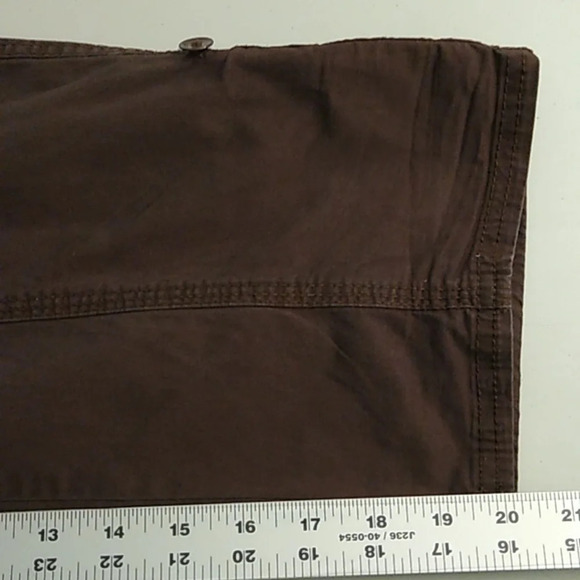 LEE EASY FIT, COTTON, STRETCH, MIDRISE, CAPRI, CARGO PANTS WITH TAB CUFF HEM - Picture 9 of 11